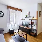 Stunning In With Kitchen * 普拉