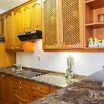 Stunning In With Kitchen * 普拉