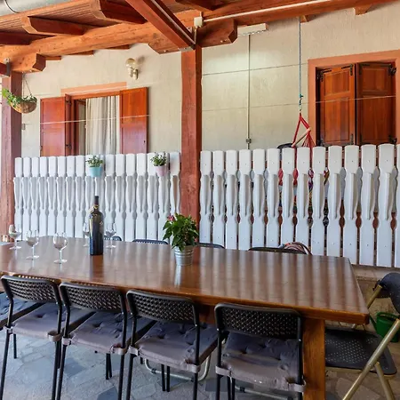 1 Bedroom Gorgeous In Pula