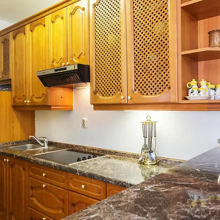 Stunning In With Kitchen * Pula