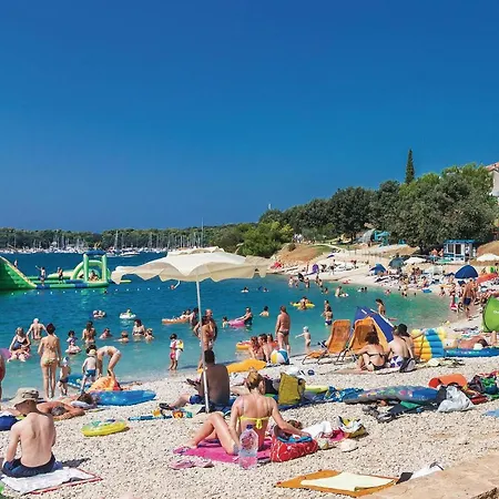 1 Bedroom Gorgeous In Apartamento Pula