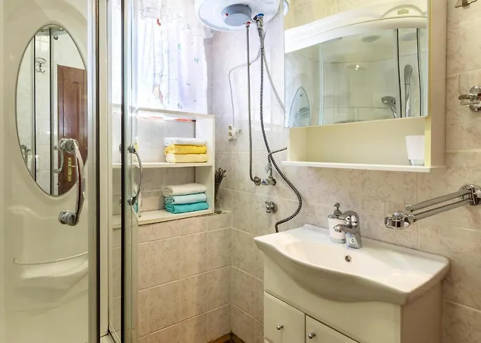 Appartement Stunning In With Kitchen