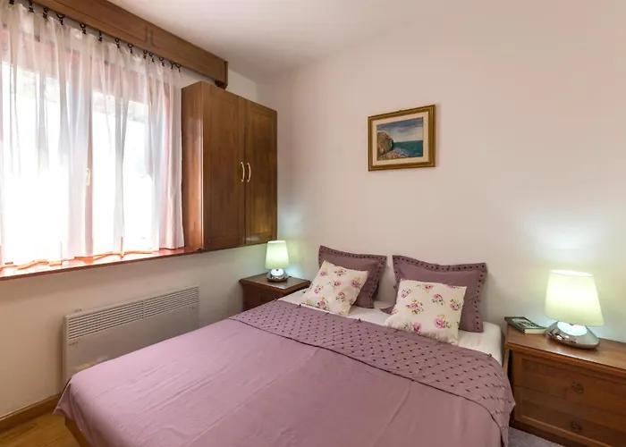 Stunning In With Kitchen Appartement Pula