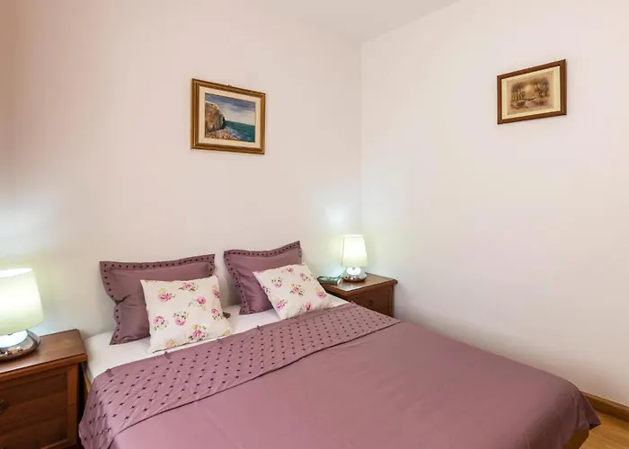Stunning In With Kitchen Appartement Pula
