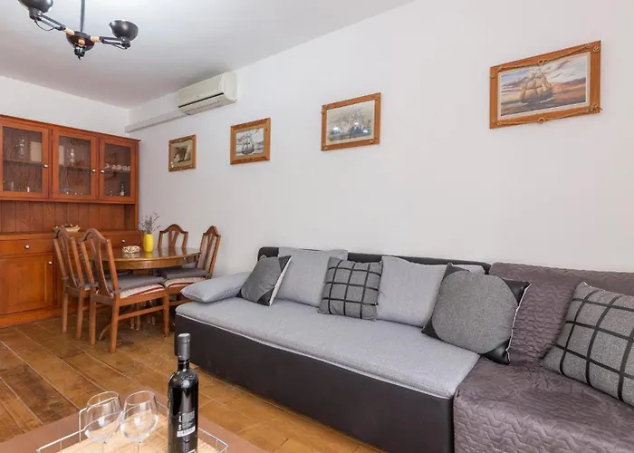 Stunning In With Kitchen Appartement Pula